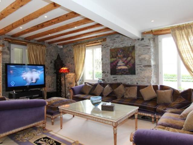 In exklusiver lage! Herrschaftliche Villa mit Panoramablick auf Montreux