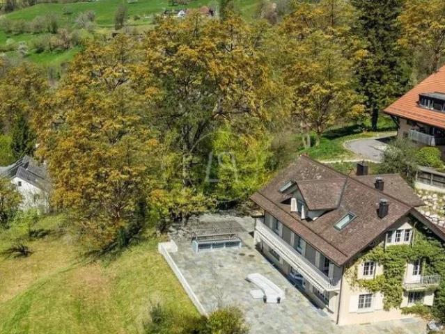 Liegenschaft mit grossem Entwicklungspotenzial und Panoramasicht in Lut