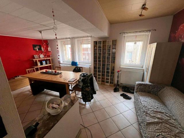 Einfamilienhaus 120 qm, mit Innenhof und Scheunen, ohne Garten