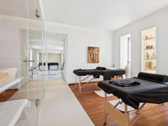 Absoluter Luxus und Diskretion: renoviertes Bauernhaus mit Indoor Whir