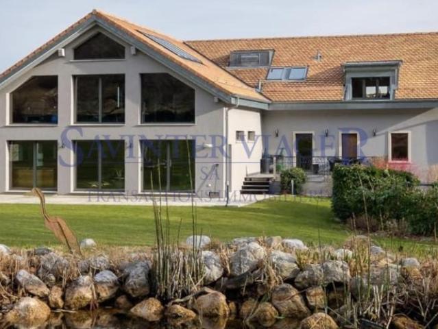 Haus 890 m² Wohnfläche, 12 Zimmer, Grundstück 4'300 m² Umbaubar in 3 Wohnungen Montricher VD