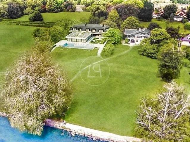 Projekt einer luxuriösen, zeitgenössischen Villa direkt am Wasser, Rolle