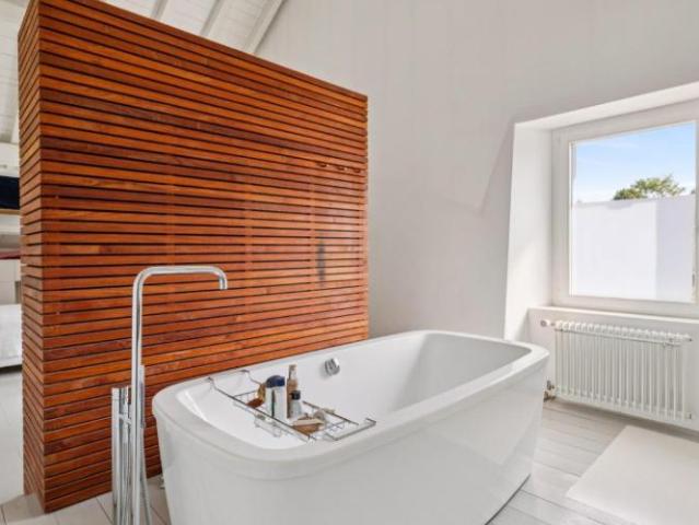 Charaktervolles Haus mit Pool und Renditepotenzial