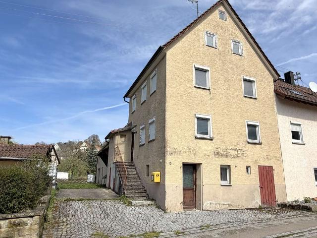 Einfamilienhaus_2 Scheunen_Garage_165m² Wohnfläche_191m² Nutzfläche_453m² Grundstück