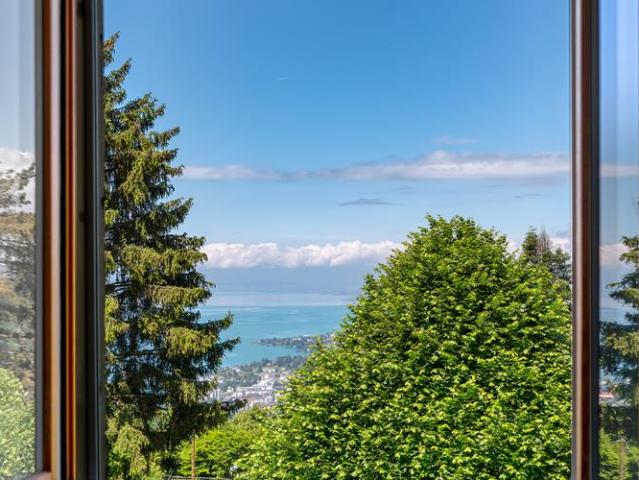 Charmantes Einfamilienhaus mit Blick auf den See und die Berge