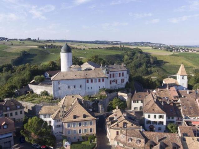 Im Alten Bourg von Aubonne, renoviertes historisches Haus mit 4 Zimmern