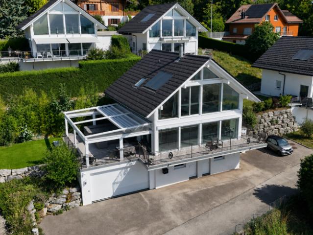 Exklusive Villa mit atemberaubendem Blick auf den Genfersee und die Alpen — Arzier Le Muids