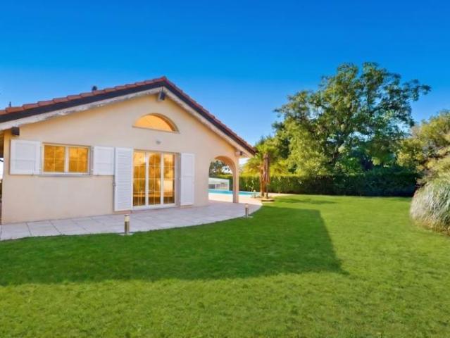 Champagne: Familienvilla mit beheiztem Pool, uneinsehbar