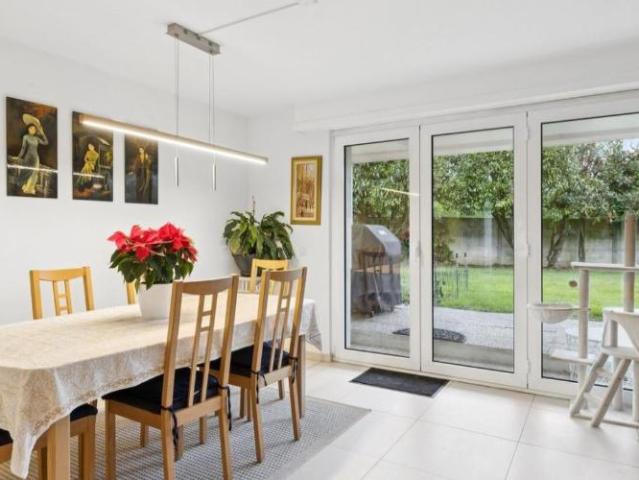 Wunderschöne freistehende villa ruhige villengegend