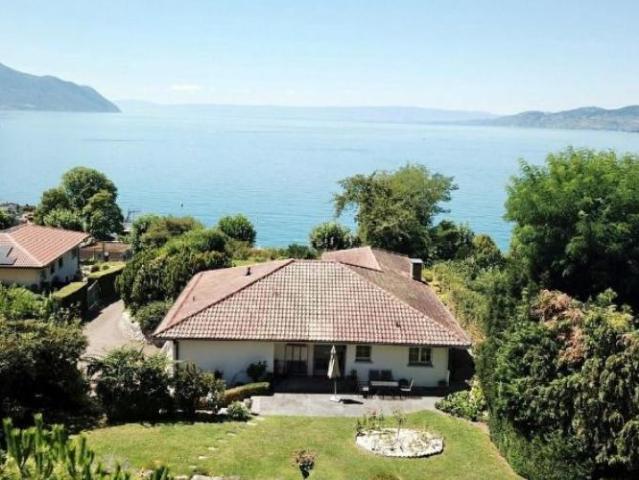 Villeneuve Immobilie mit Seeblick, grossem Grundstück und Zweitwohnsitz erlaubt
