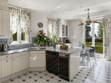 Einfamilienhaus 8.5 Zimmer
