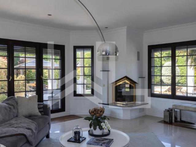 Einfamilienhaus 8.5 Zimmer
