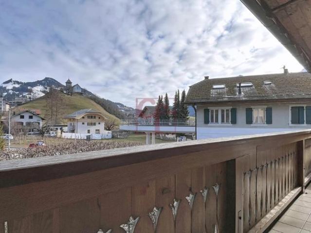 Château d'Oex Dorfhaus mit 2 Wohnungen zu renovieren