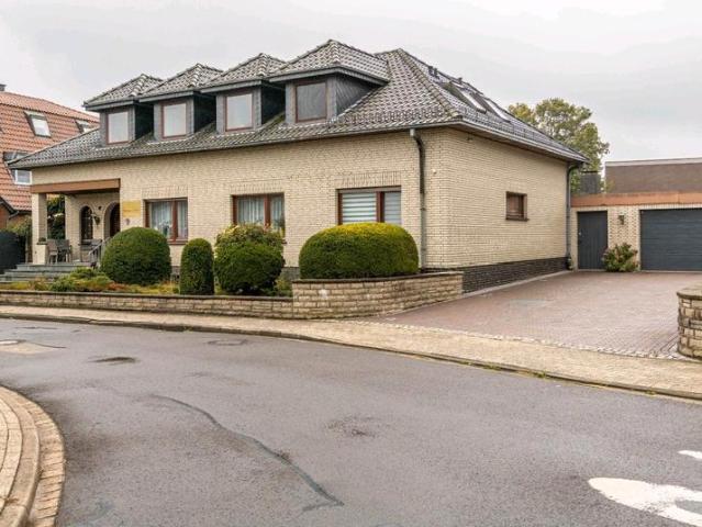 Einfamilienhaus + 8 Appartmentzimmer, Rendite 8 14% möglich