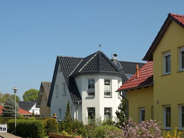 Einfamilienhaus, Anbau und Garage provisionsfrei