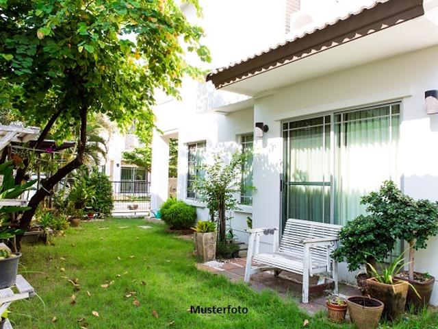 Einfamilienhaus, Anbau und Garage provisionsfrei