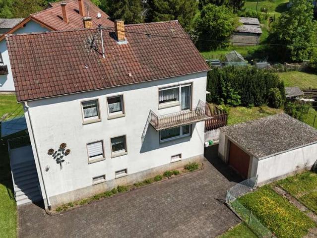 Einfamilienhaus auf großem Grundstück