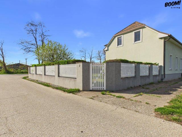 Einfamilienhaus auf großem Eckgrundstück und guter Anbindung !
