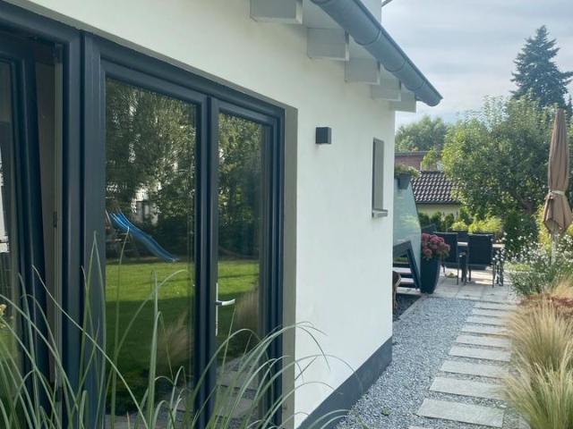EINFAMILIENHAUS AUF GROSSEM FREIEM GRUNDSTÜCK Bezugsfrei