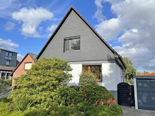 Einfamilienhaus auf 1.296 m² Grundstück – Reaktivierung oder Neubau auch Doppelhaus möglich