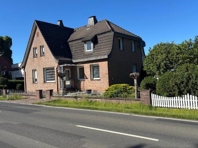 Einfamilienhaus auf 2.500 m² Grundstück mit möglichem Bauplatz