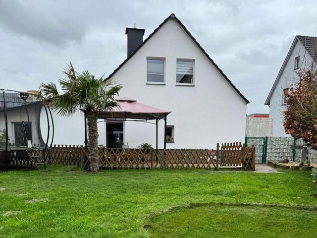 Einfamilienhaus Außendämmung 22,5 KW PV Anlage