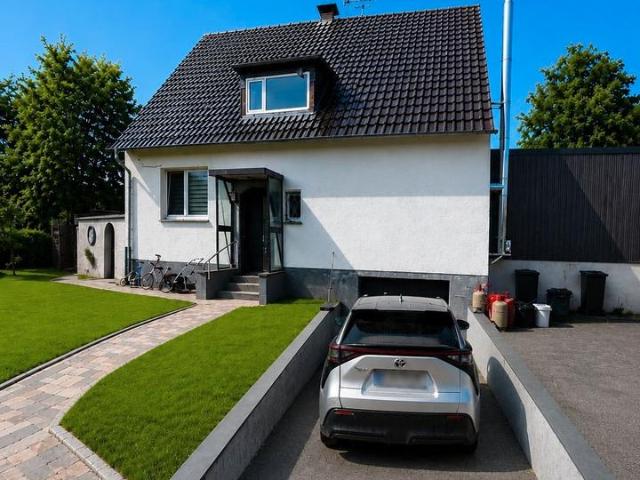 Einfamilienhaus bis Dreifamilienhaus in Rösrath Forsbach