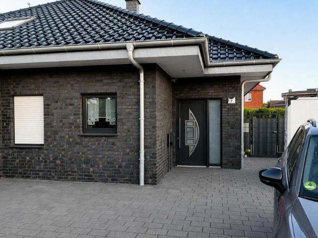 Einfamilienhaus BJ 2016 mit luxuriösen Ausstattung