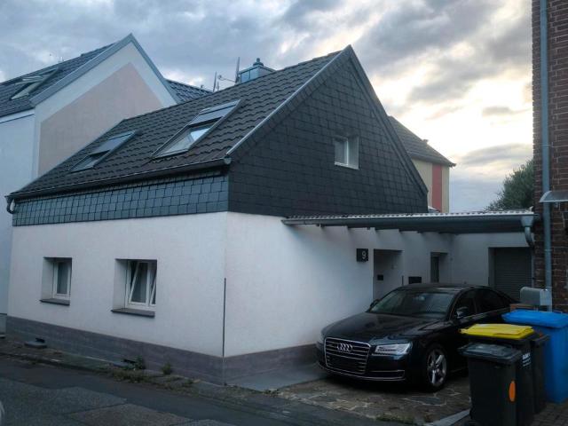 Einfamilienhaus + Garage + Carport + Terrasse