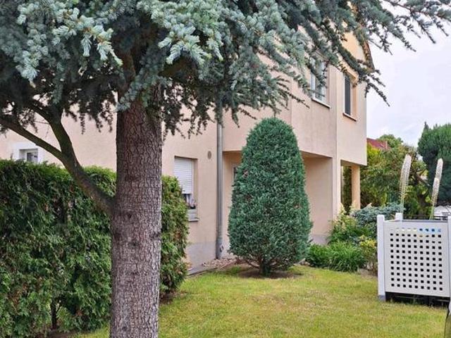 Einfamilienhaus, Doppelhaushälfte, Immobilie mit Garten, Garage