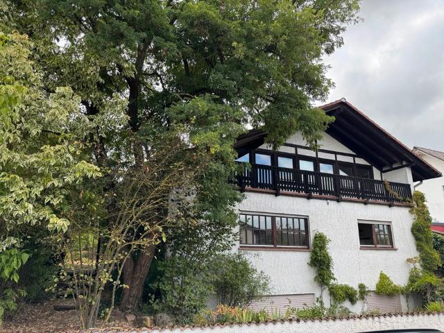 Einfamilienhaus direkt an Feld und Streuobstwiesen