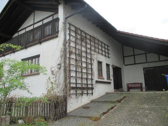 Einfamilienhaus direkt an Feld und Streuobstwiesen