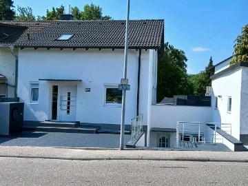 Einfamilienhaus Einliegerwoh. Top saniert in Klein Winternheim