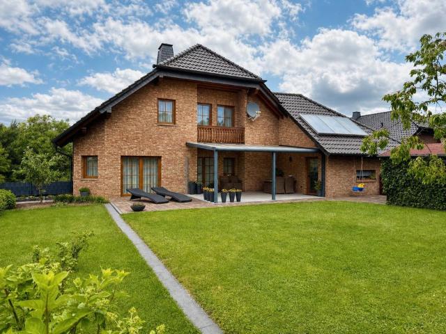 Einfamilienhaus, Einliegerwohnung, Garage & Garten Altenkirchen