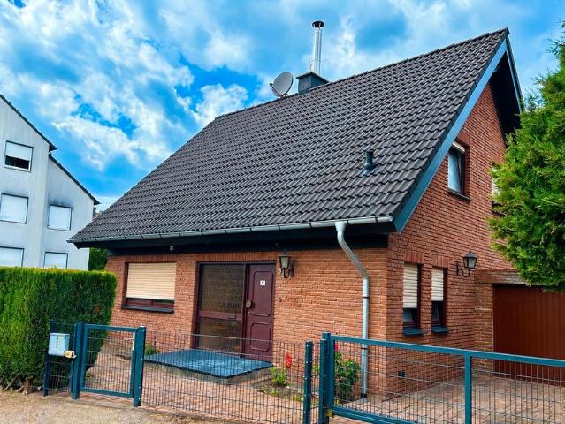 Einfamilienhaus Freistehend, Keller, Garage, Garten, Kamin