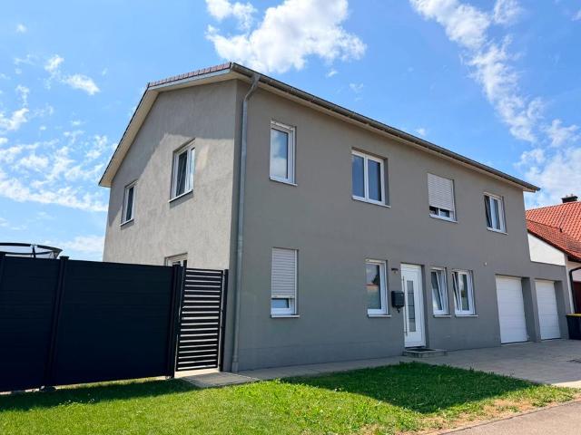 Einfamilienhaus freistehend mit Doppelgarage