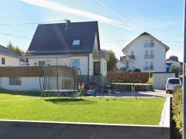 Einfamilienhaus freistehend, mit großem Außengelände