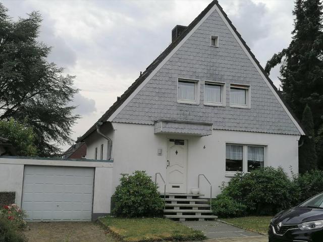 Einfamilienhaus freistehend mit großem Garten