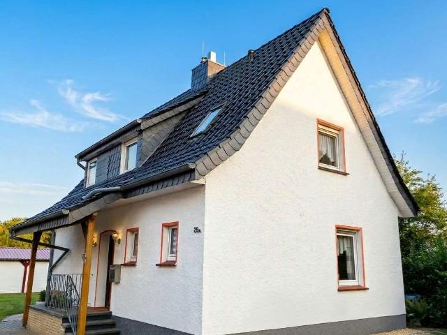 Einfamilienhaus – kernsaniert 2013 – mit schönem Garten– sofort bezugsbereit