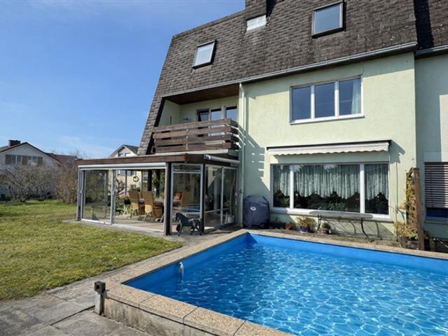 Einfamilienhaus Hälfte mit Gemeinschaftspool