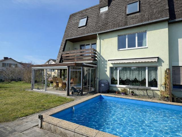 Einfamilienhaus Hälfte mit Gemeinschaftspool