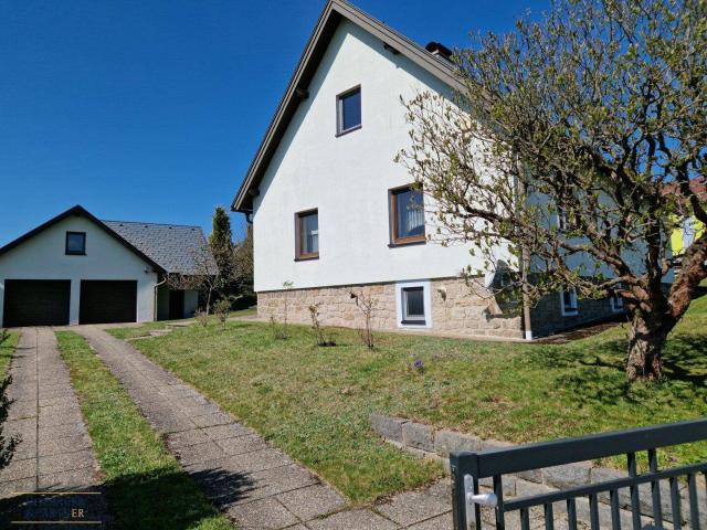 Gepflegtes Einfamilienhaus mit großem Grundstück in zentraler Ruhelage Heidenreichstein