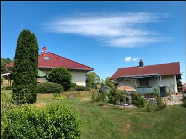 Einfamilienhaus im Bungalow Stil und FerienWohn Bungalow