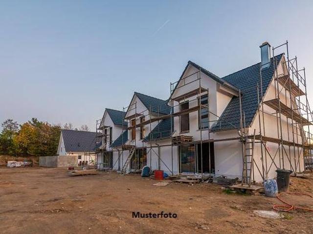 Einfamilienhaus im Rohbau mit Doppelgarage und herrlichem Ausblick – viel Potenzial