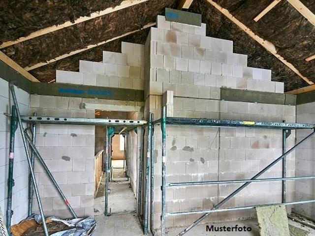 Einfamilienhaus im Rohbau mit Doppelgarage und herrlichem Ausblick – viel Potenzial