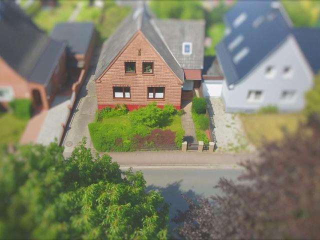 Einfamilienhaus im Zentrum mit rückliegender “grüner Oase“