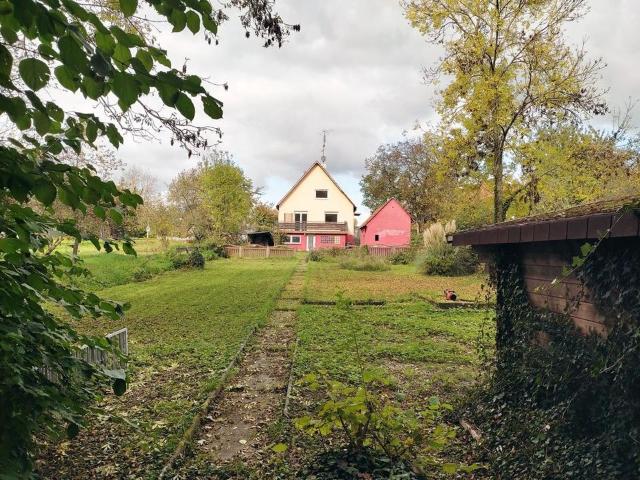Einfamilienhaus in Alleinlage 4+ Zimmer 1097m2 Grundstuck