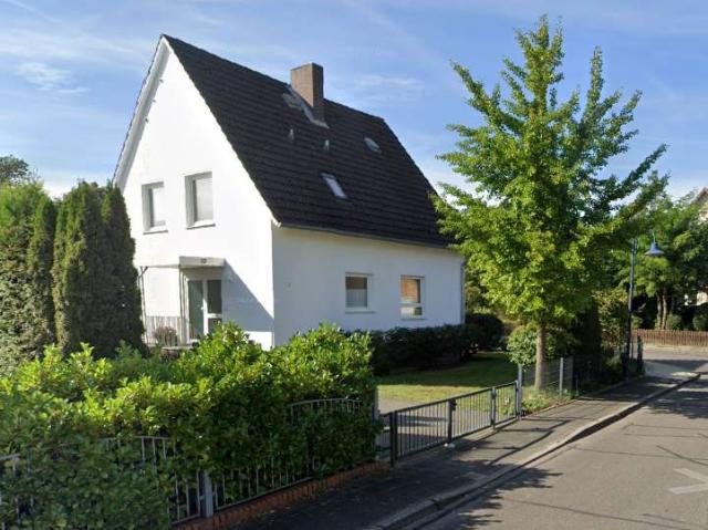 Einfamilienhaus in bevorzugter Wohnlage mit großem Garten