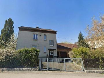 Einfamilienhaus in Ennsdorf, 748m², renovierungsbedürftig, 3 Garagen, Pool!