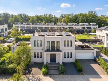 Einfamilienhaus in exklusiver Lage mit Aufzug, Wintergarten & großem Garten